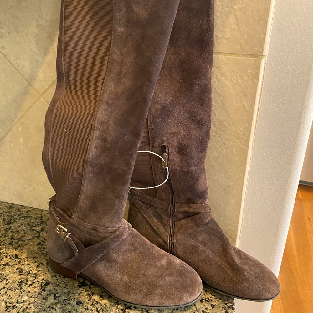Brand NEW Antonio Melani SZ 7